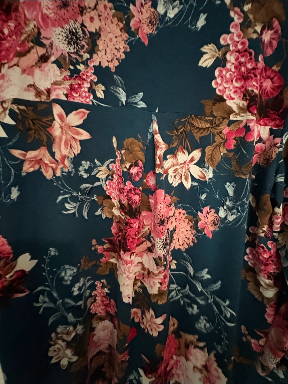 Dear Scarlett Lush Floral V-Neck Women’s Top - Teal with Pink Floral Sz L - Picture 5 of 8